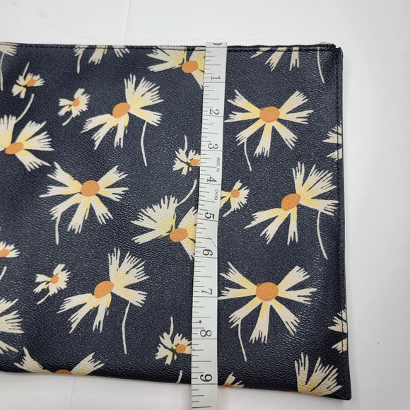 Banana Republic Floral Clutch - Picture 4 of 7